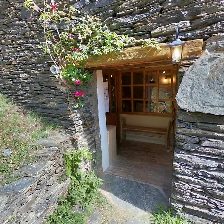 Luxury tent Bordes Pirineu, Pintor