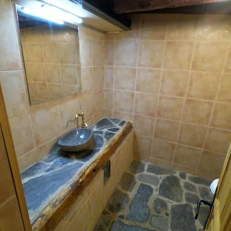 Bordes Pirineu, Pintor Luxury tent Areu